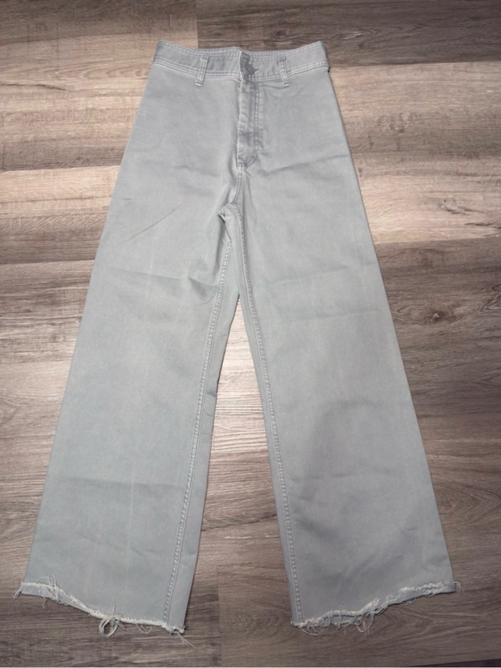 High-Waisted Wide Leg Jeans – Light Gray